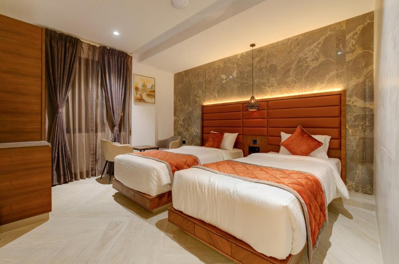 Hotel Diamond 26 Surat Exterior photo